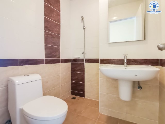 ทาวน์เฮ้าส์มือสองย่านนนทบุรี ม.กัสโต้ ปิ่นเกล้า-จรัญสนิทวงศ์ หลังมุม! คุณภาพแบรนด์ Q.House เนื้อที่เยอะถึง 20.8 ตร.ว. ฟังก์ชันจัดเต็ม 4 ห้องนอน 3 ห้องน้ำ 2 ที่จอดรถ บ้านพร้อมอยู่ ทำเลเดินทางสะดวก ใกล้ใจกลางเมือง, รถไฟฟ้าสายสีแดง "สถานีบางบำหรุ" และทางด่วน "ศรีรัช"...